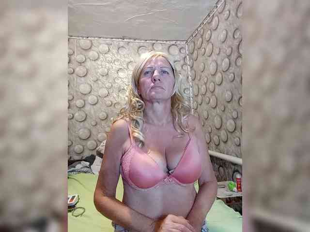 FameLara webcam