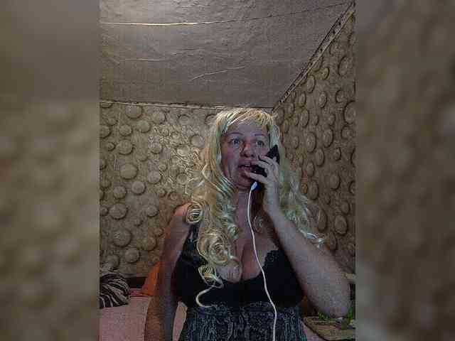 FameLara webcam