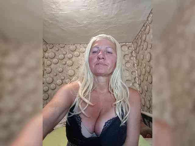 FameLara webcam