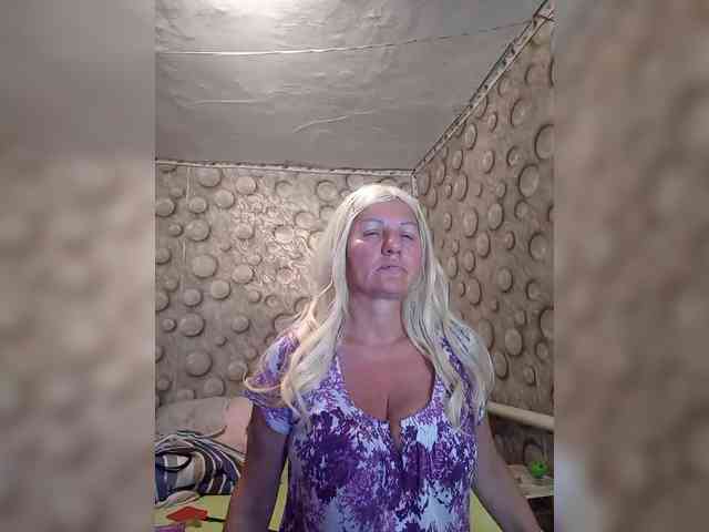FameLara webcam