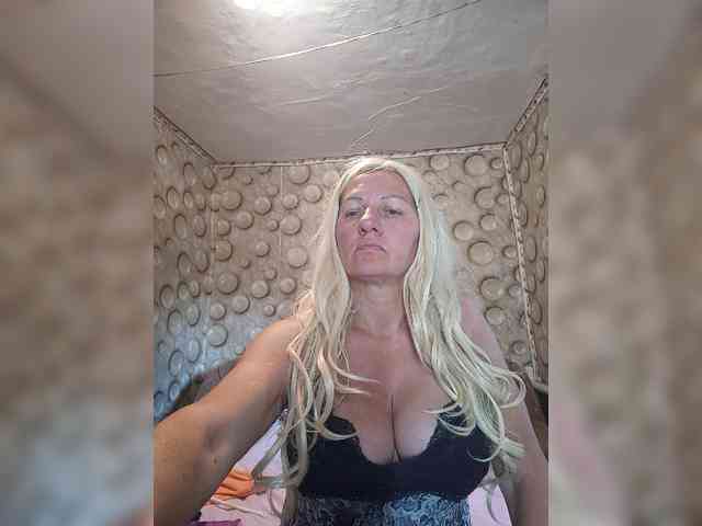 FameLara webcam