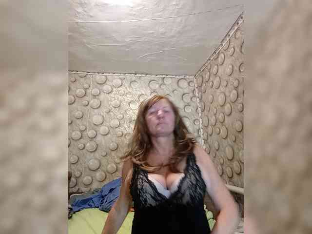 FameLara webcam