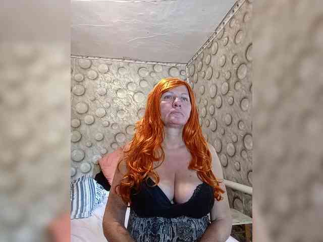 FameLara webcam