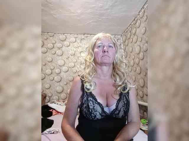 FameLara webcam
