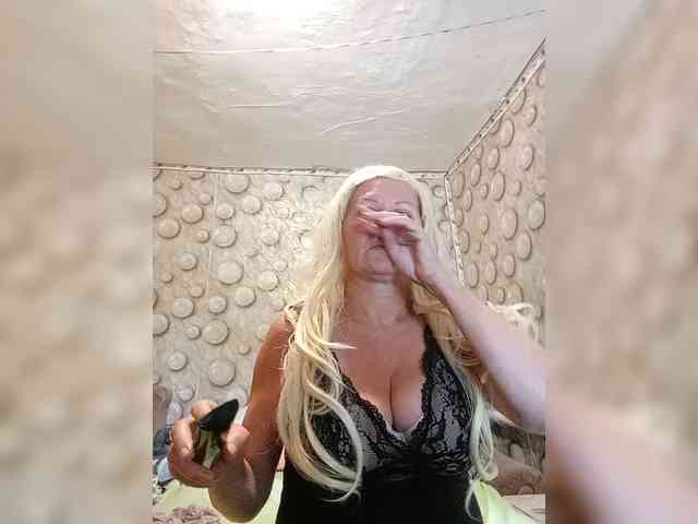 FameLara webcam
