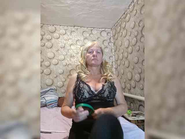 FameLara webcam