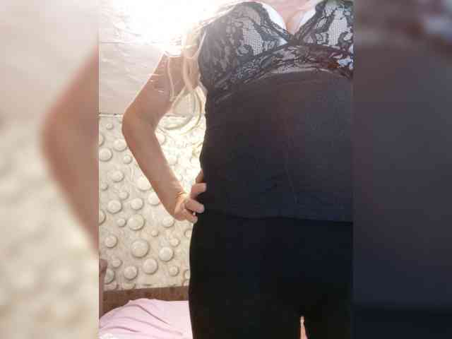 FameLara webcam