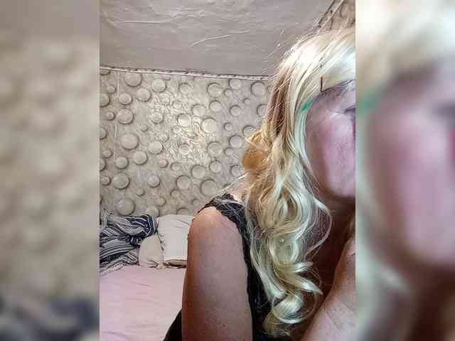 FameLara webcam