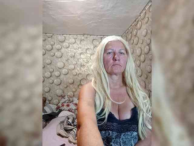 FameLara webcam