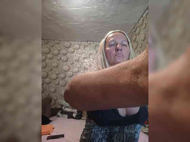 FameLara webcam