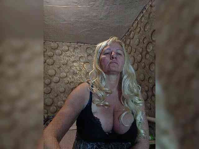 FameLara webcam