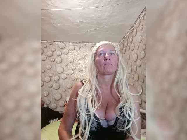 FameLara webcam