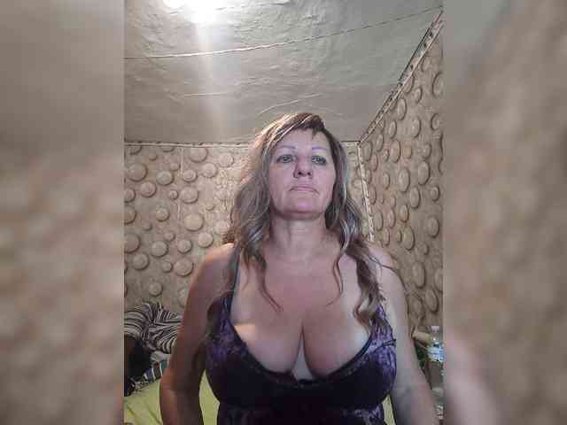 FameLara webcam