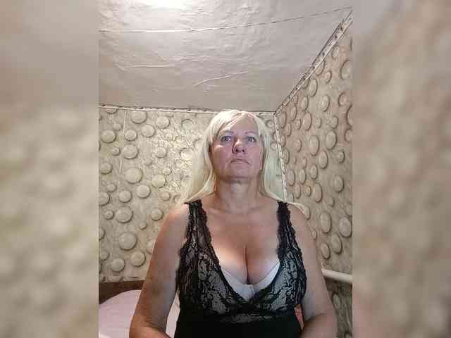 FameLara webcam
