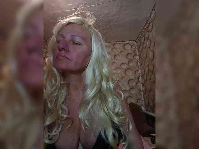 FameLara webcam