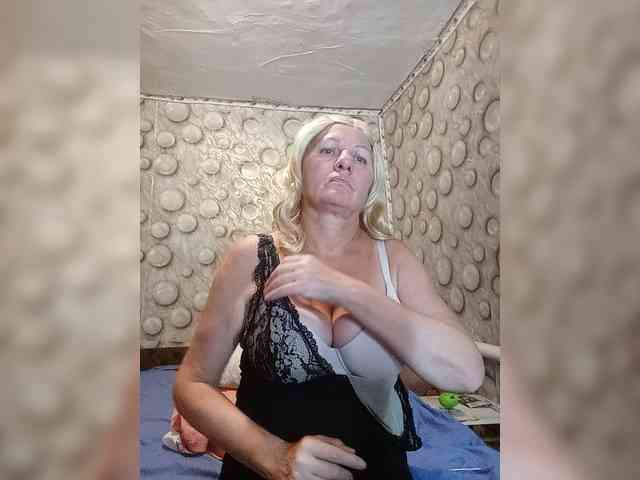 FameLara webcam