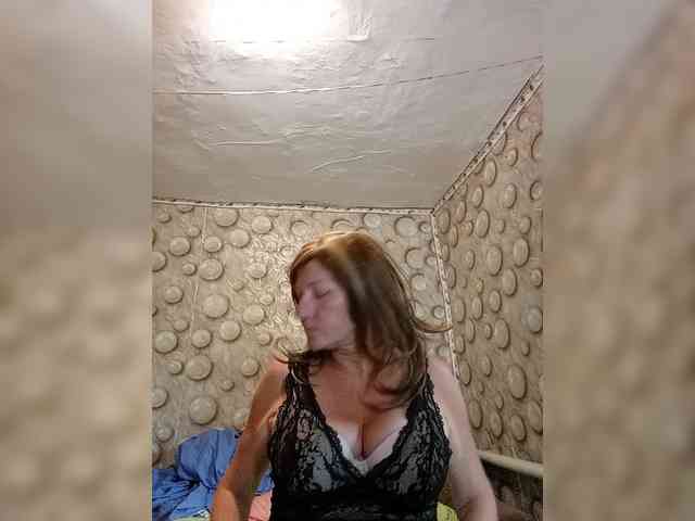 FameLara webcam