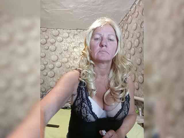 FameLara webcam