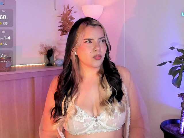 Val-kyrie live cam on BongaCams