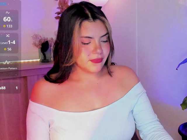 Val-kyrie live cam on BongaCams
