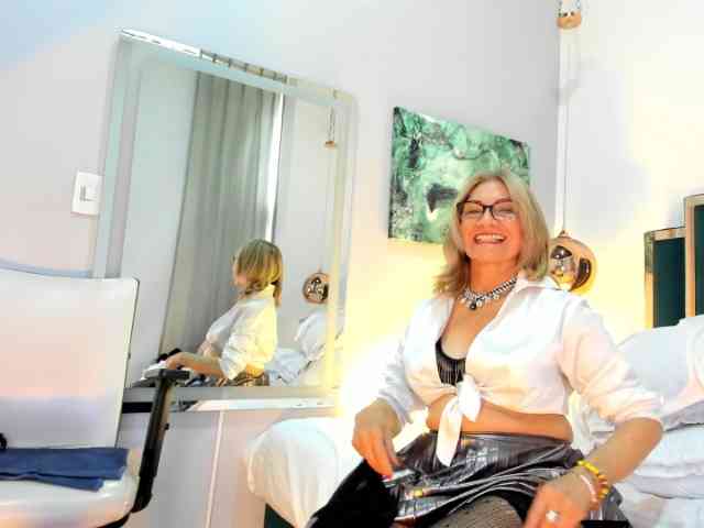 samantha-mature-