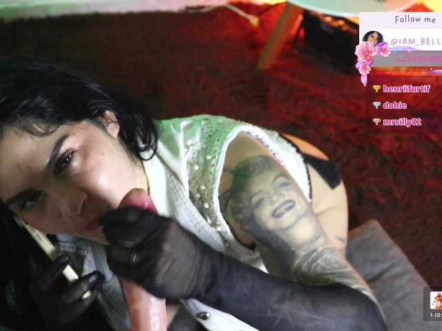 Yourtoybella live cam on BongaCams