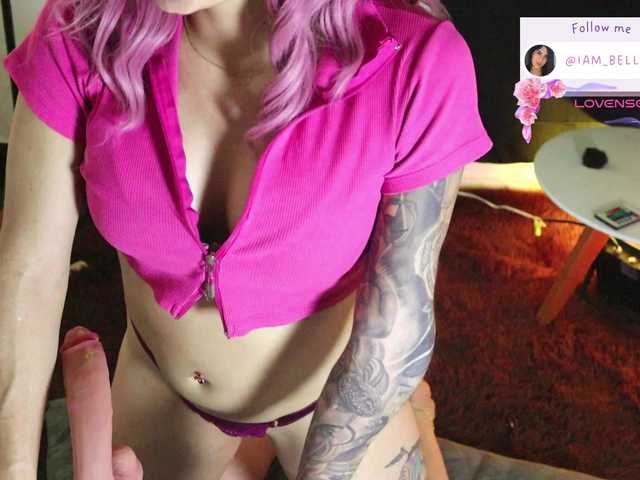 Yourtoybella live cam on BongaCams