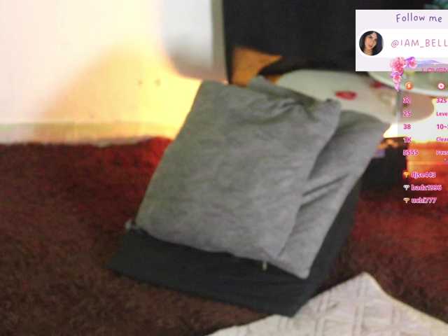 Yourtoybella live cam on BongaCams