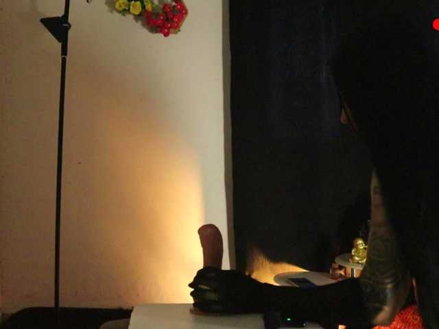 Yourtoybella live cam on BongaCams