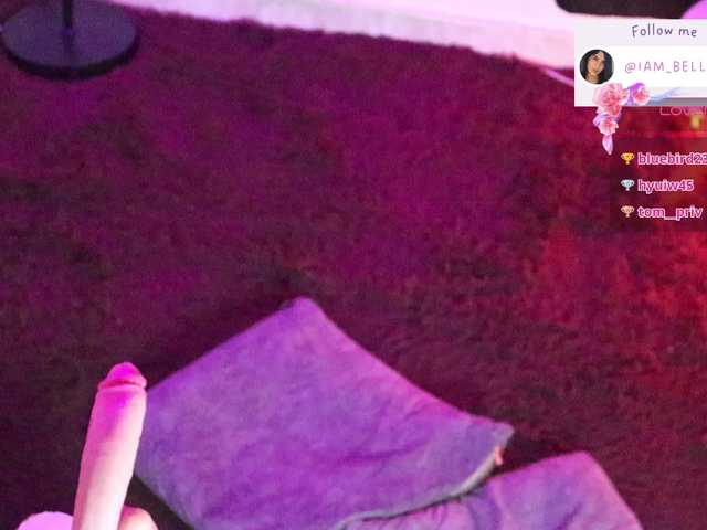 Yourtoybella live cam on BongaCams