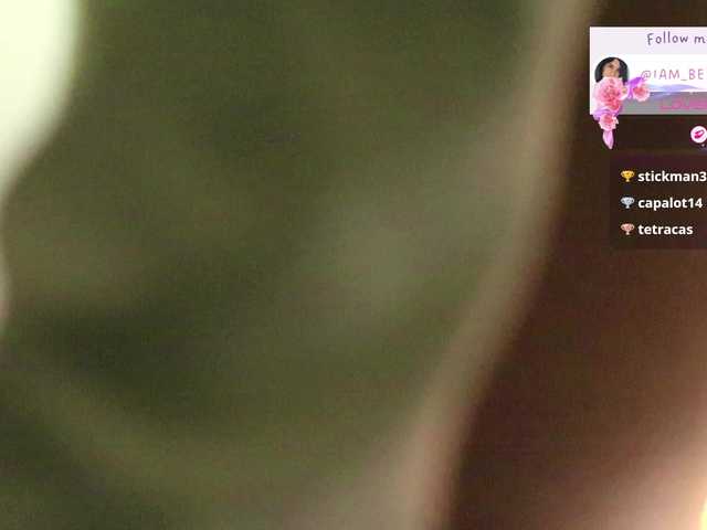 Yourtoybella live cam on BongaCams