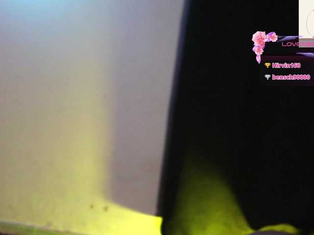 yourtoybella live webcam show