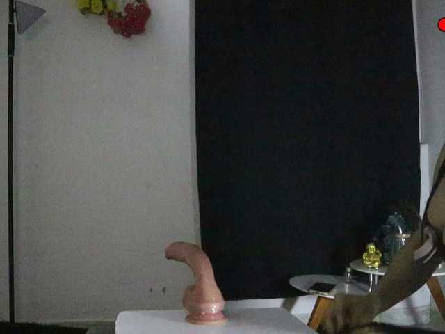 Yourtoybella live cam on BongaCams