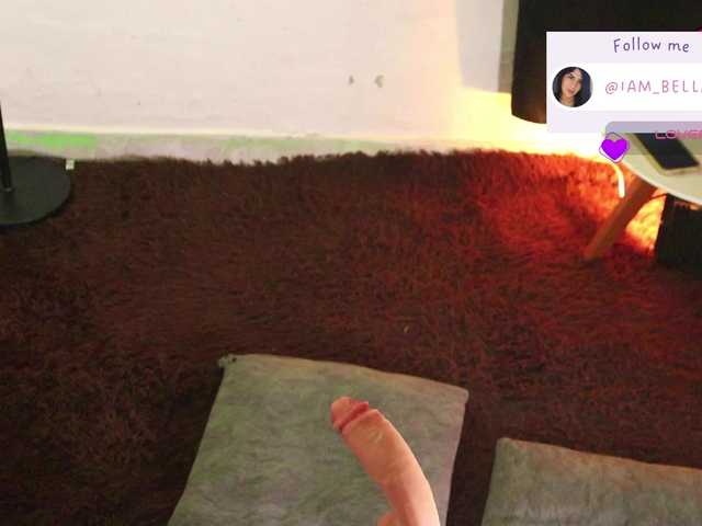Yourtoybella live cam on BongaCams