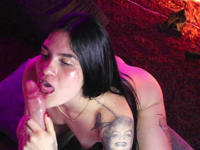 Yourtoybella live cam on BongaCams
