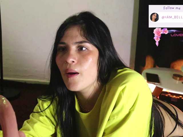 Yourtoybella live cam on BongaCams