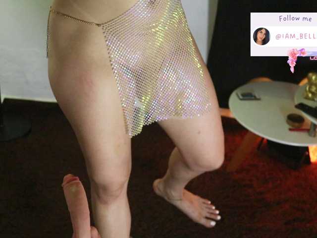 Yourtoybella live cam on BongaCams
