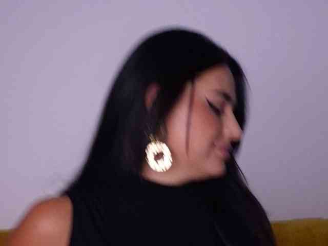 RanyaHermes webcam