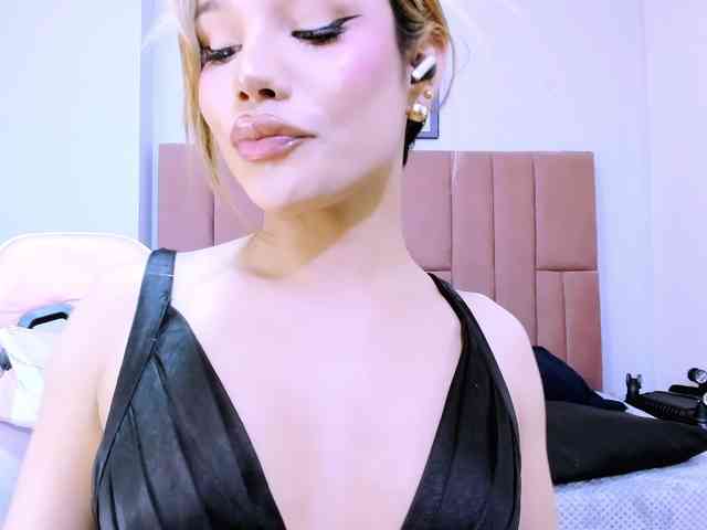 Keendall's cam show statistics and live stream