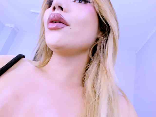 Keendall's cam show statistics and live stream