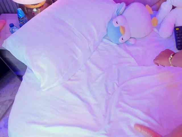 AlisseMiller webcam
