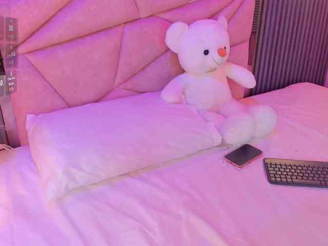 AlisseMiller webcam