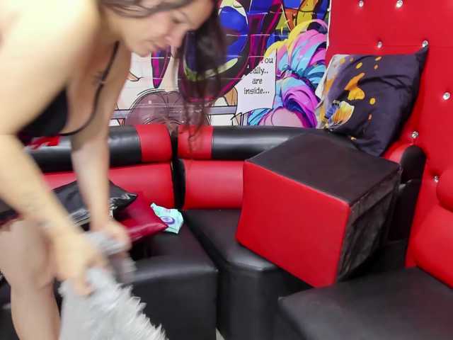 jessi-and-boy live cam on BongaCams