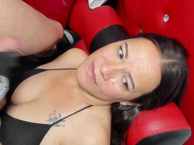 jessi-and-boy live cam on BongaCams