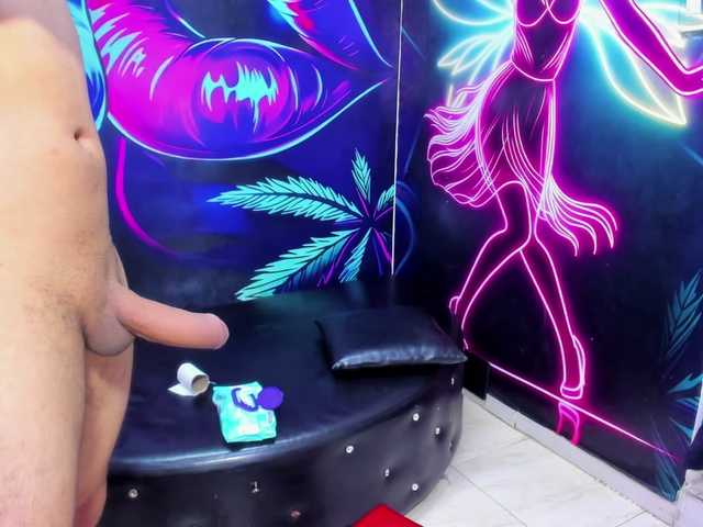 jessi-and-boy live cam on BongaCams