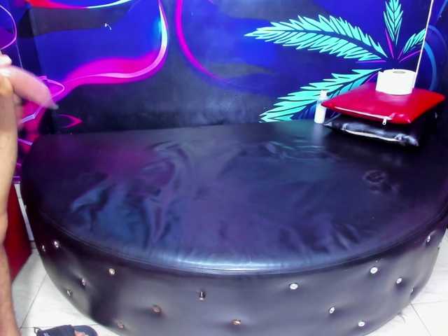 jessi-and-boy live cam on BongaCams