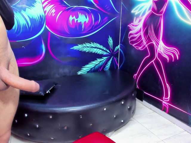 jessi-and-boy live cam on BongaCams