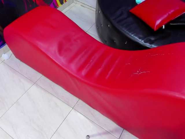 jessi-and-boy live cam on BongaCams
