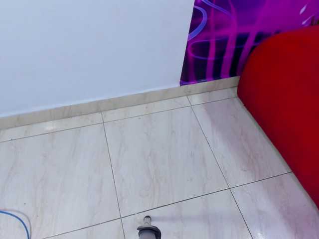 jessi-and-boy live cam on BongaCams