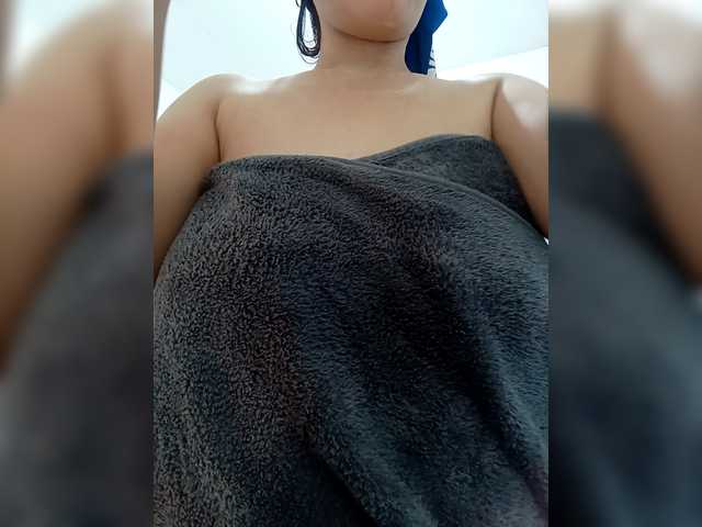 candicelovee's BongaCams show and profile